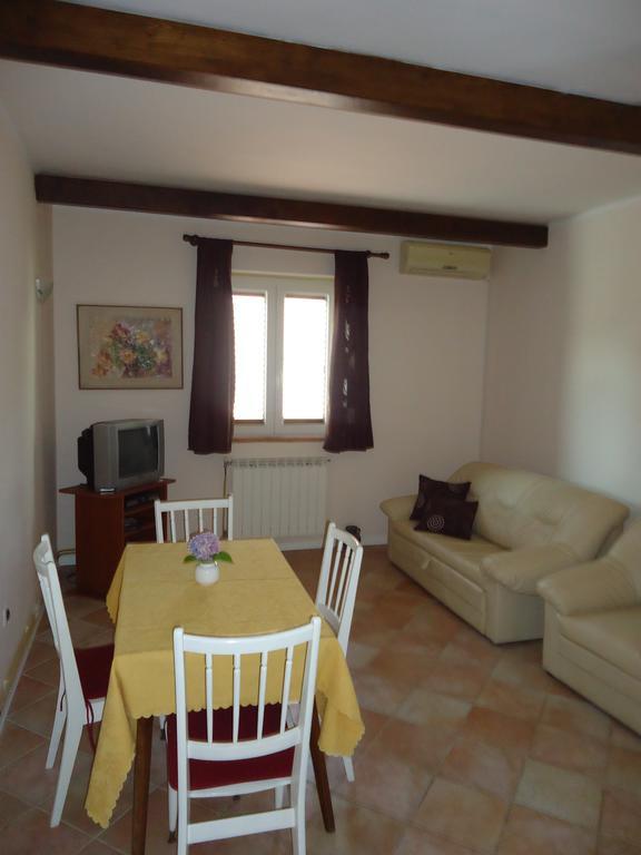 Apartments Mirela Novigrad  Room photo